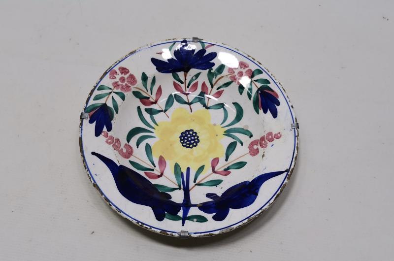 OSMANLI DÖNEMİ EL BOYAMA ÇİÇEKLERLE SÜSLÜ PORSELEN TABAK