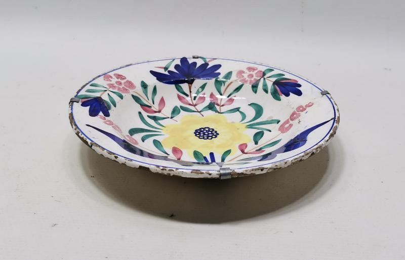 OSMANLI DÖNEMİ EL BOYAMA ÇİÇEKLERLE SÜSLÜ PORSELEN TABAK