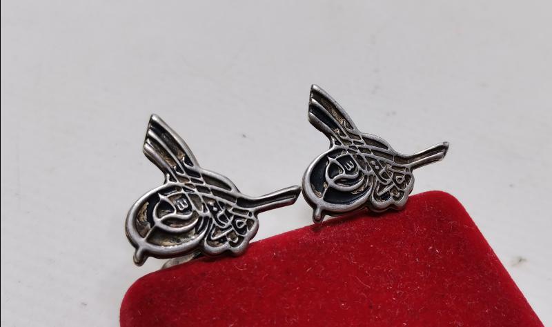 OSMANLI DÖNEMİ TUĞRA FORMLU BİR ÇİFT GÜMÜŞ KOL DÜĞMESİ