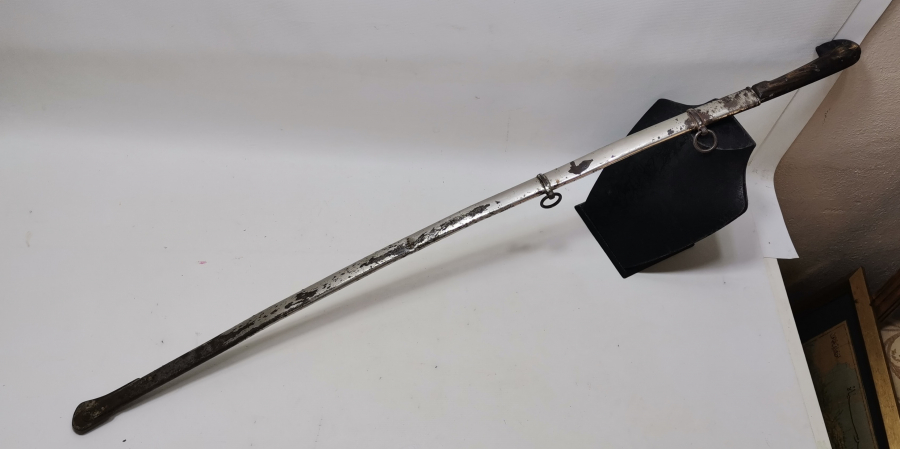 SAPI ŞAŞKA FORMUNDA YAPILMIŞ OSMANLI DÖNEMİ ÖZEL YAPIM SUBAY KILICI