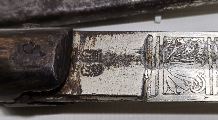 SAPI ŞAŞKA FORMUNDA YAPILMIŞ OSMANLI DÖNEMİ ÖZEL YAPIM SUBAY KILICI