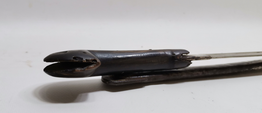 SAPI ŞAŞKA FORMUNDA YAPILMIŞ OSMANLI DÖNEMİ ÖZEL YAPIM SUBAY KILICI