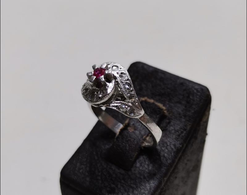 YAKUT TAŞLI PIRLANTA YÜZÜK