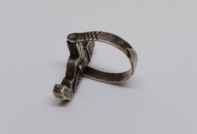 OSMANLI DÖNEMİ ANADOLU KAPLANI FORMLU TEKKE İŞİ GÜMÜŞ YÜZÜK