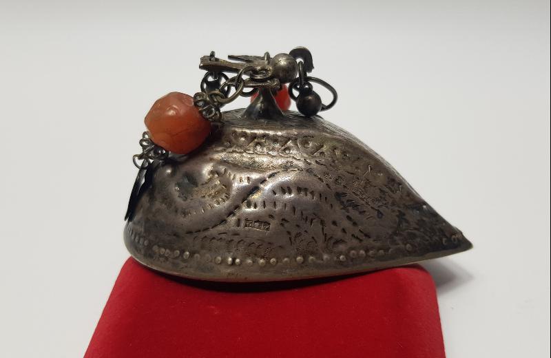 OSMANLI DÖNEMİ ÇOK NADİR DAMGALI VE KUŞ APLİKELİ GÜMÜŞ TOPUK TAŞI ALETİ