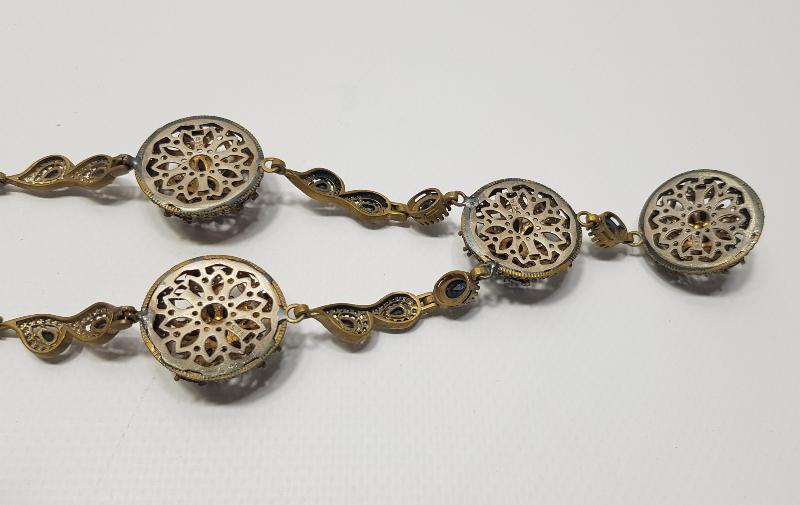 ÜZERİ DOĞAL TAŞLARLA SÜSLÜ ÖZEL DİZAYN GÜMÜŞ GERDANLIK