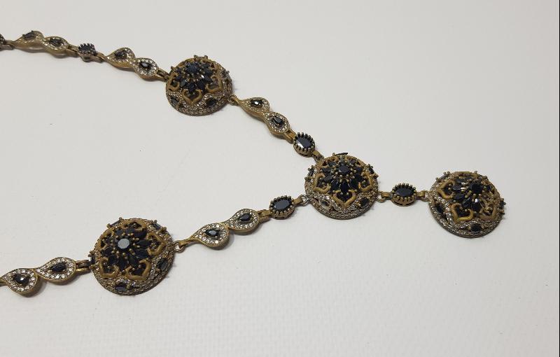 ÜZERİ DOĞAL TAŞLARLA SÜSLÜ ÖZEL DİZAYN GÜMÜŞ GERDANLIK