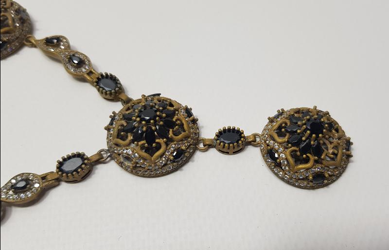 ÜZERİ DOĞAL TAŞLARLA SÜSLÜ ÖZEL DİZAYN GÜMÜŞ GERDANLIK