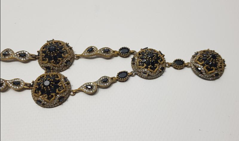 ÜZERİ DOĞAL TAŞLARLA SÜSLÜ ÖZEL DİZAYN GÜMÜŞ GERDANLIK