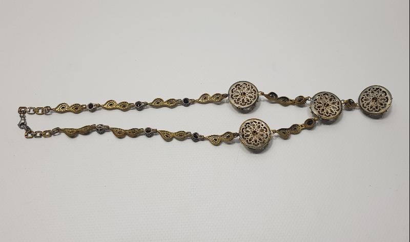 ÜZERİ DOĞAL TAŞLARLA SÜSLÜ ÖZEL DİZAYN GÜMÜŞ GERDANLIK