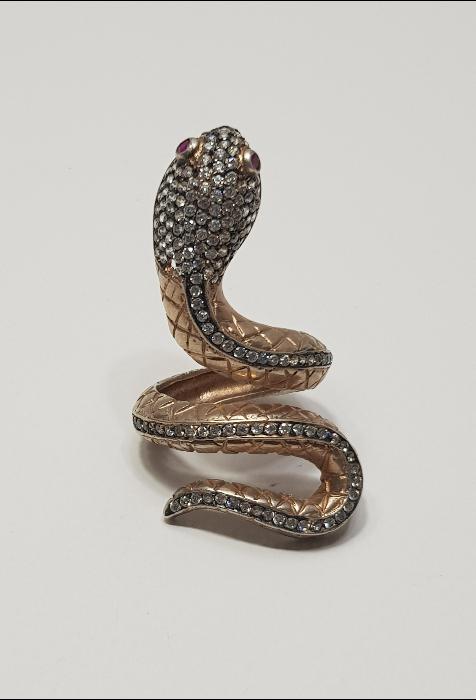 ÜZERİ ZİRKON TAŞLARLA SÜSLÜ YILAN FORMLU GÜMÜŞ YÜZÜK
