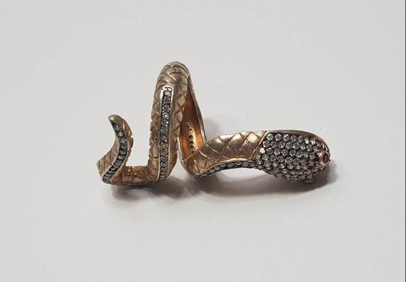 ÜZERİ ZİRKON TAŞLARLA SÜSLÜ YILAN FORMLU GÜMÜŞ YÜZÜK
