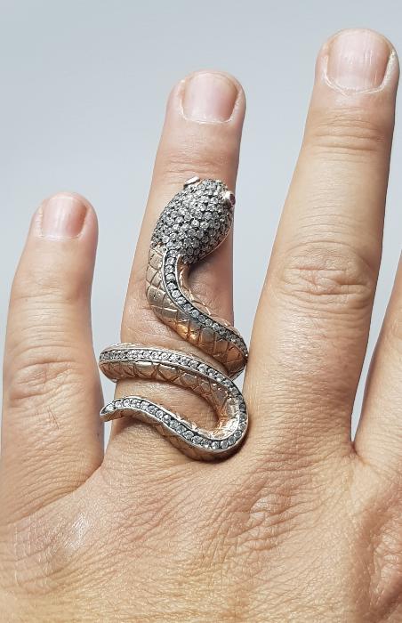 ÜZERİ ZİRKON TAŞLARLA SÜSLÜ YILAN FORMLU GÜMÜŞ YÜZÜK