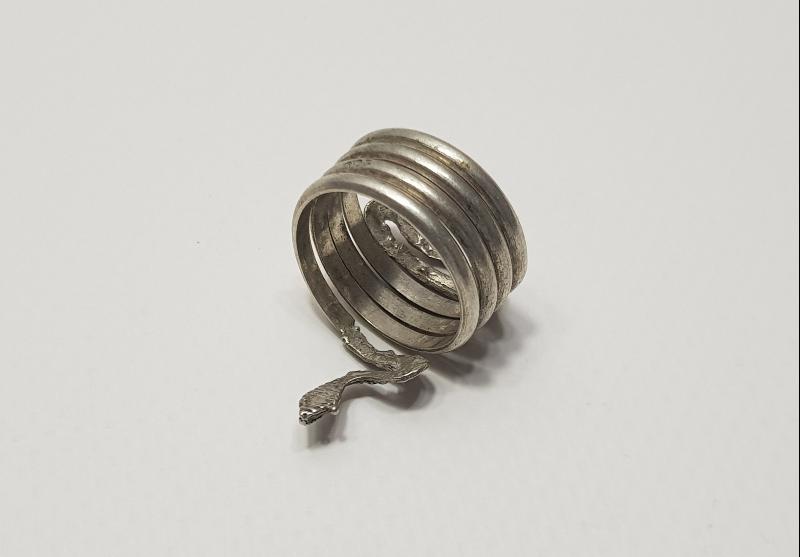 YILAN FORMLU GÜMÜŞ YÜZÜK