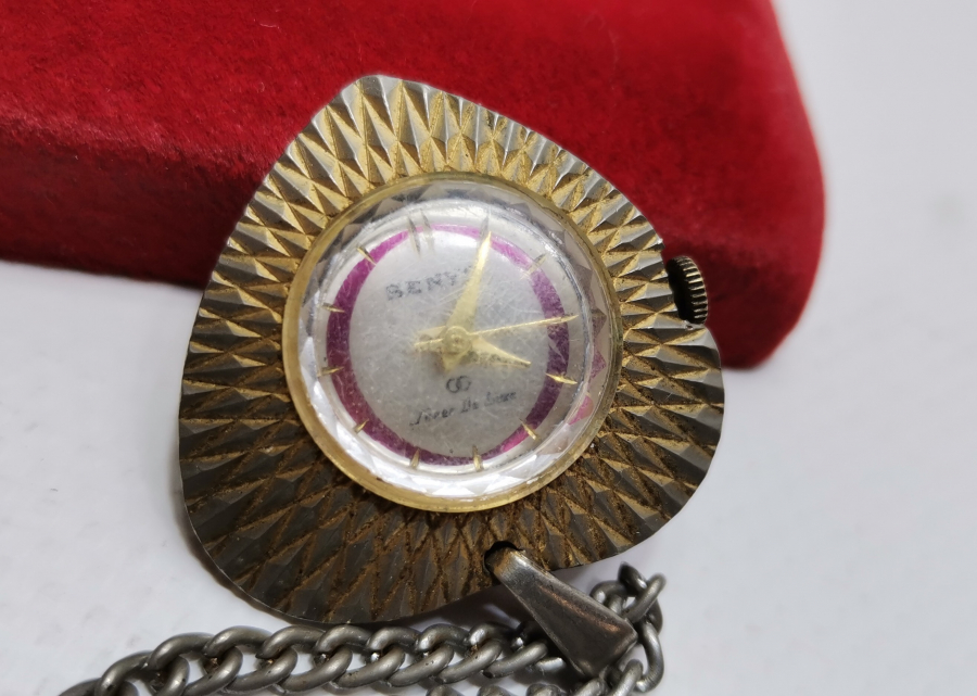 ALTIN KAPLAMA ANTİKA KURMALI KOLYE SAAT