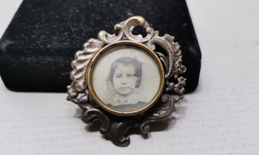 GÜMÜŞ KAPLAMA ANTİKA BROŞ FOTOĞRAFLIK