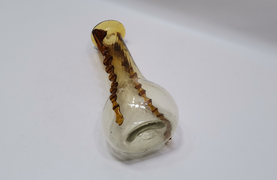 NADİR RENKTE KOPARMA İŞÇİLİKLİ EL YAPIMI ANTİKA ÇİFT KULPLU VAZO