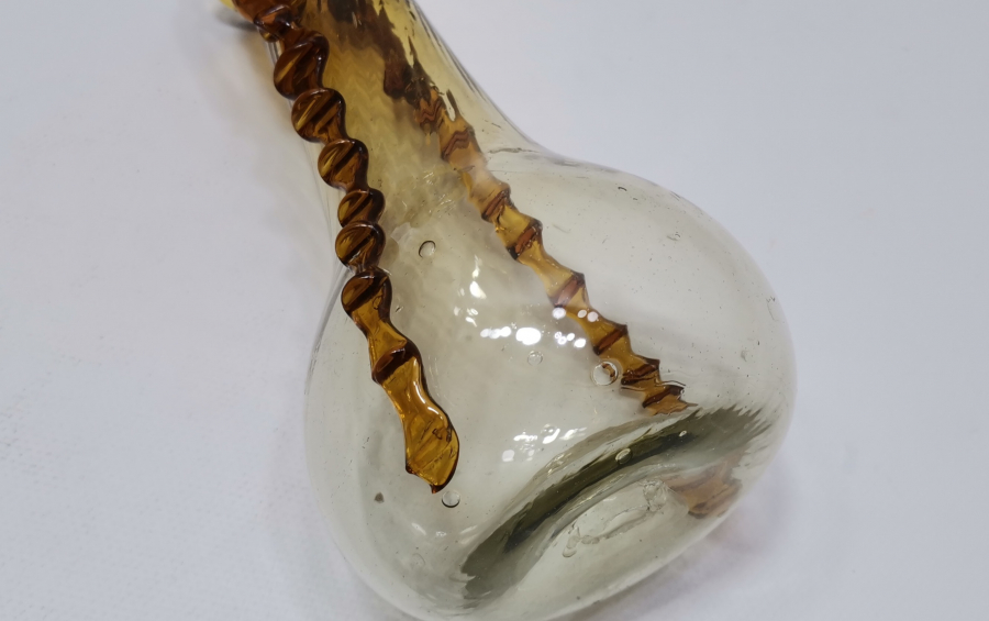 NADİR RENKTE KOPARMA İŞÇİLİKLİ EL YAPIMI ANTİKA ÇİFT KULPLU VAZO