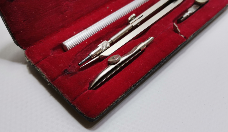 ORJİNAL KUTUSUNDA ÇEKOSLAVAK YAPIMI ANTİKA PERGEL TAKIMI