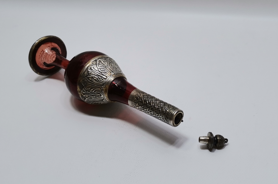 OSMANLI DÖNEMİ GÜMÜŞ APLİKLİ KOPARMA CAM GÜLEBDAN