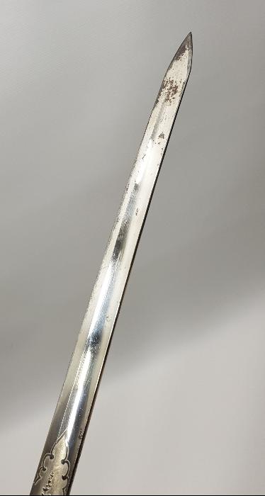 OSMANLI DÖNEMİ H. MIGUIRDITCHIAN İMZALI AY YILDIZ VE SANCAK GRAVÜRLÜ TOPÇU KILICI