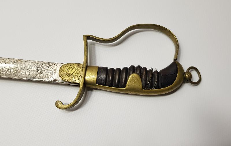 OSMANLI DÖNEMİ H. MIGUIRDITCHIAN İMZALI AY YILDIZ VE SANCAK GRAVÜRLÜ TOPÇU KILICI