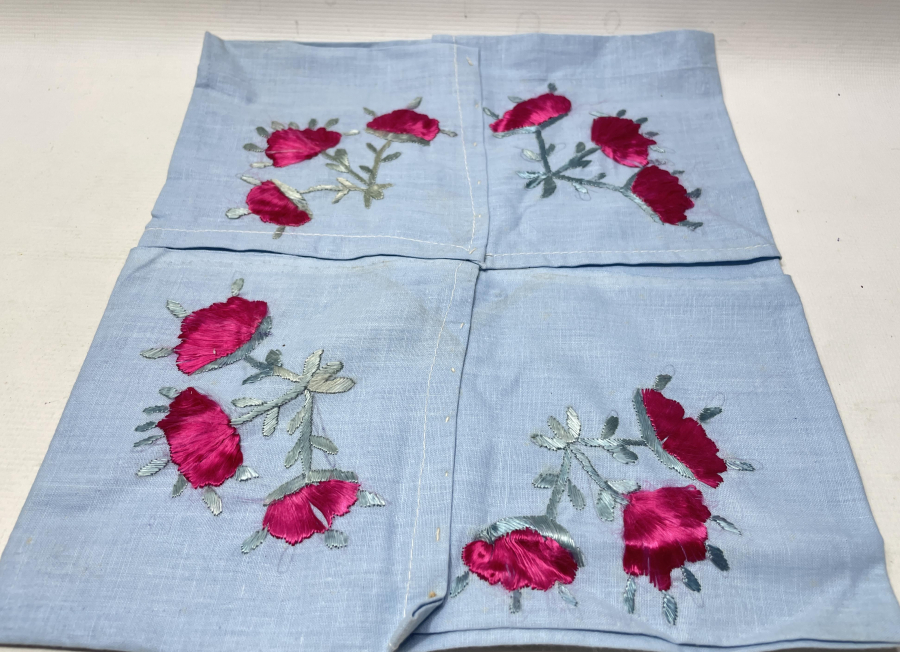 OSMANLI DÖNEMİ İPEK İŞLEMELİ KARANFİLLİ GELİN ÇEVRESİ