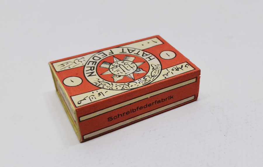 İÇİNDE UÇLARIYLA OSMANLI DÖNEMİ DİVİT KUTUSU