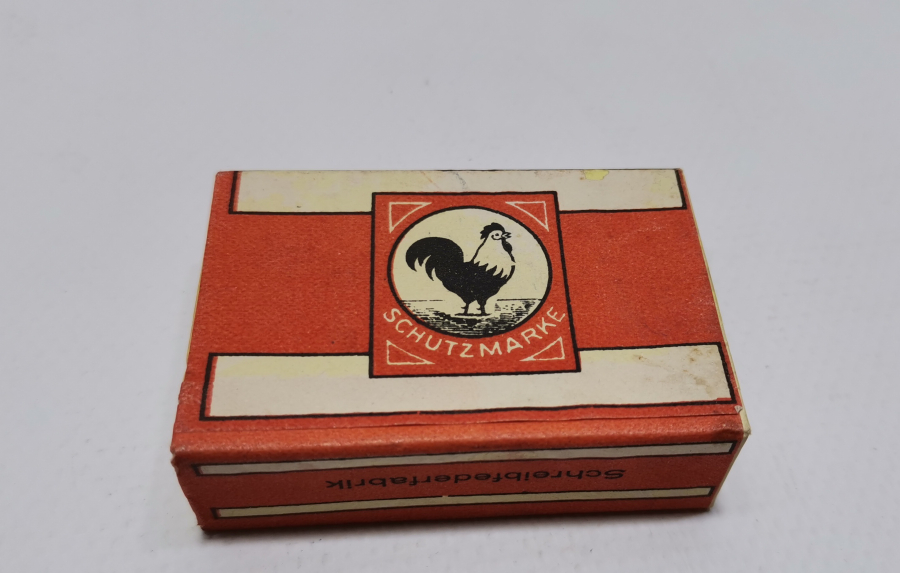 İÇİNDE UÇLARIYLA OSMANLI DÖNEMİ DİVİT KUTUSU