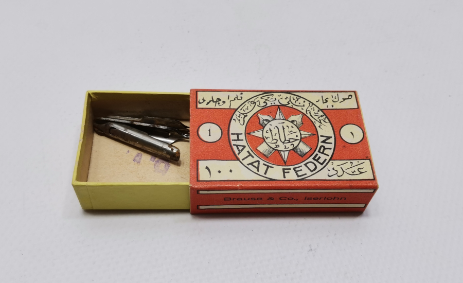 İÇİNDE UÇLARIYLA OSMANLI DÖNEMİ DİVİT KUTUSU