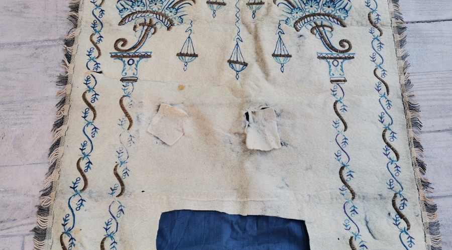 OSMANLI DÖNEMİ AY YILDIZLI GÜMÜŞ SIRMA İŞÇİLİKLİ TEKKE İŞİ KEÇE SECCADE