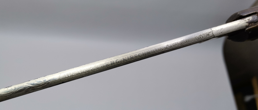 SAPI ŞAŞKA FORMUNDA YAPILMIŞ OSMANLI DÖNEMİ ÖZEL YAPIM SUBAY KILICI