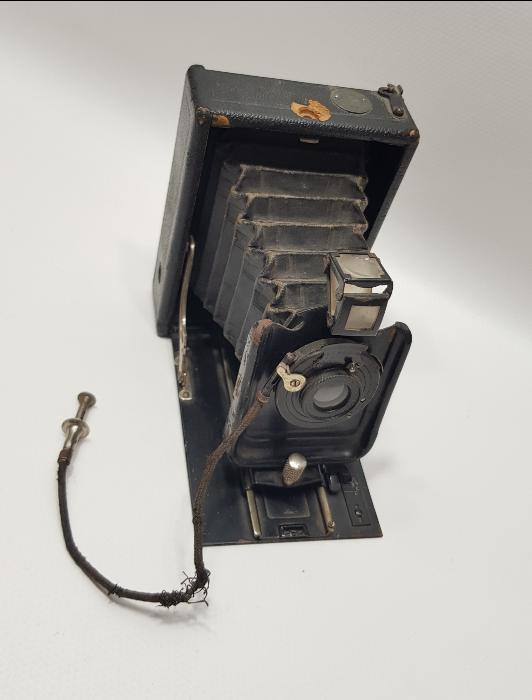 ANTİKA KÖRÜKLÜ FOTOĞRAF MAKİNESİ