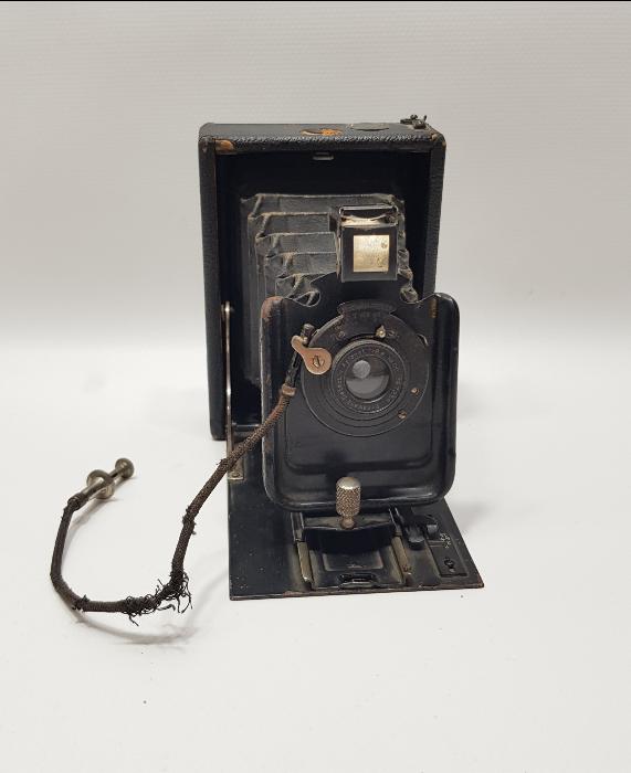 ANTİKA KÖRÜKLÜ FOTOĞRAF MAKİNESİ