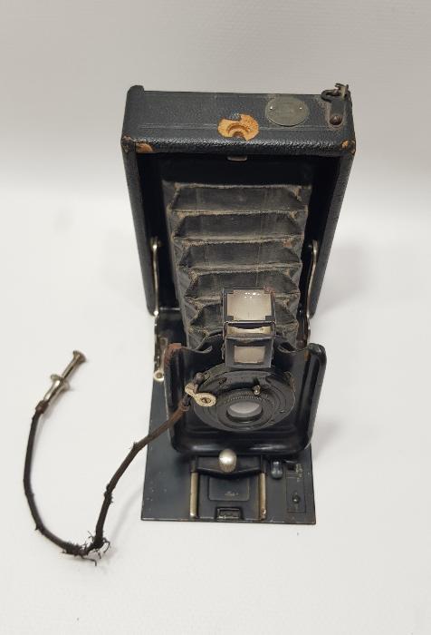 ANTİKA KÖRÜKLÜ FOTOĞRAF MAKİNESİ