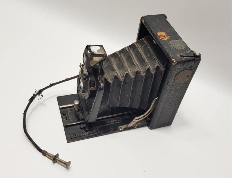 ANTİKA KÖRÜKLÜ FOTOĞRAF MAKİNESİ