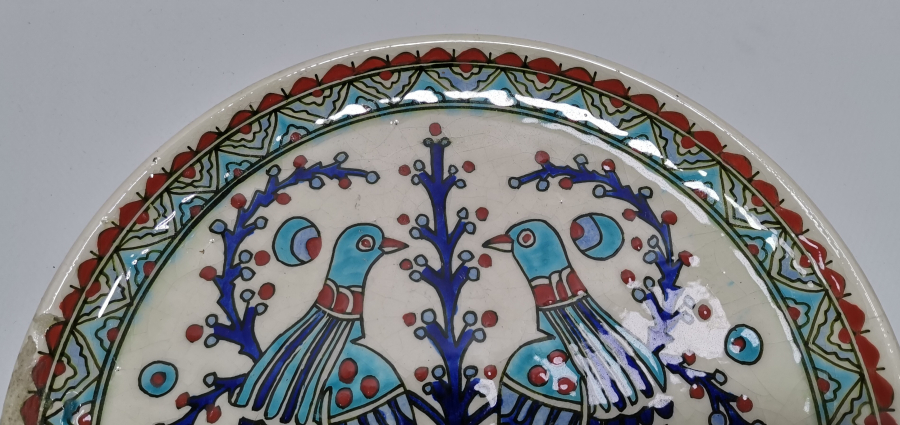 ÇİFTE KUMRULAR KONULU KÜTAHYA İŞİ EL BOYAMA DUVAR TABAĞI