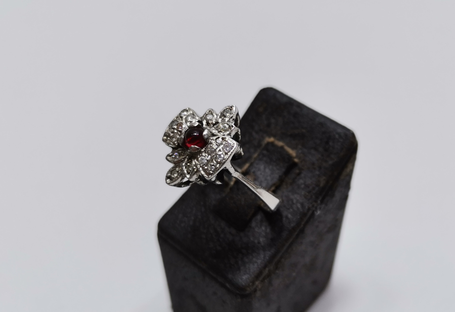 PIRLANTA VE YAKUT TAŞLI ANTİKA YÜZÜK