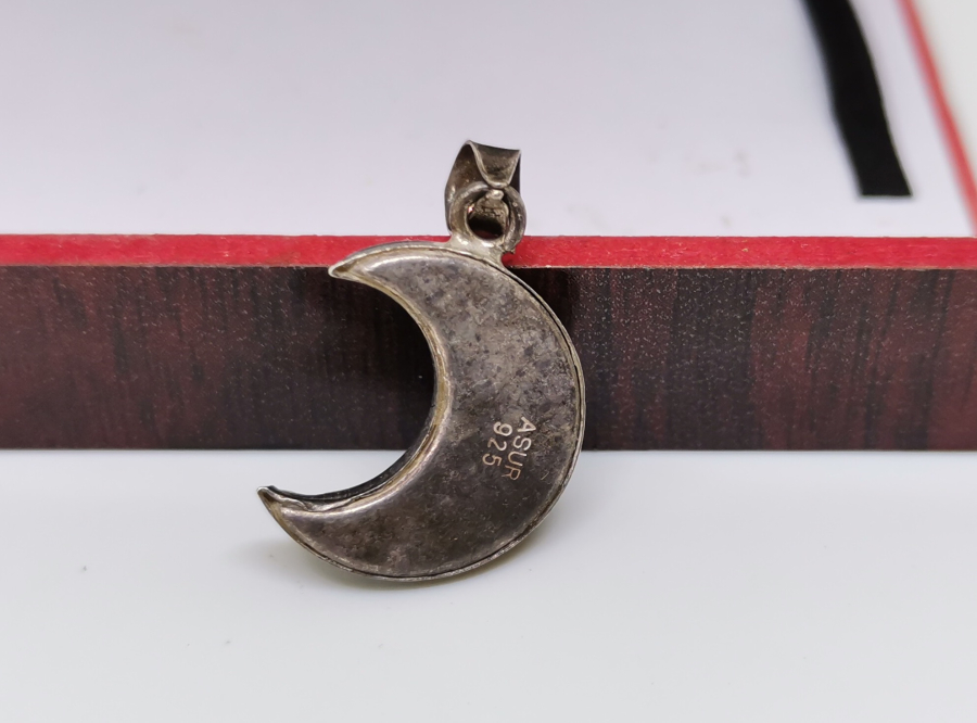 HİLAL FORMUNDA İÇİNDE DUASI İLE GÜMÜŞTEN MAMUL CEVŞEN-İ KEBİR