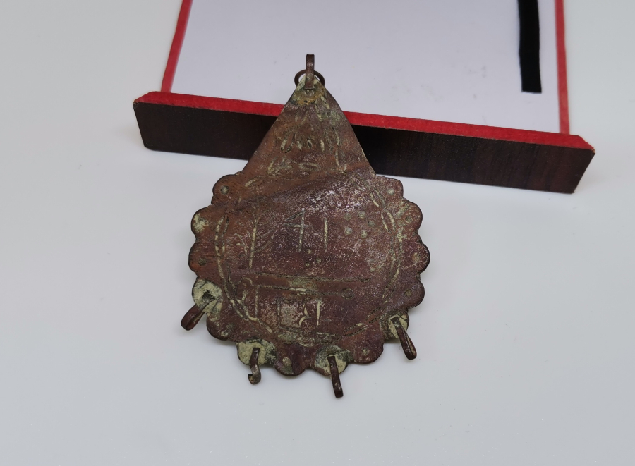 ÜZERİ OSMANLICA YAZILI OSMANLI DÖNEMİ ARMUDİ KOLYE 