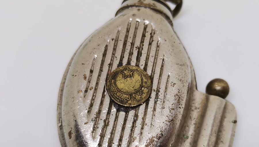 ÜZERİNDE RÜSUM PULU BULUNAN OSMANLI DÖNEMİ İBRİK ÇAKMAK