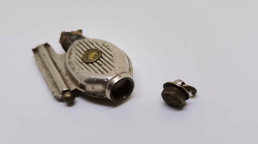 ÜZERİNDE RÜSUM PULU BULUNAN OSMANLI DÖNEMİ İBRİK ÇAKMAK