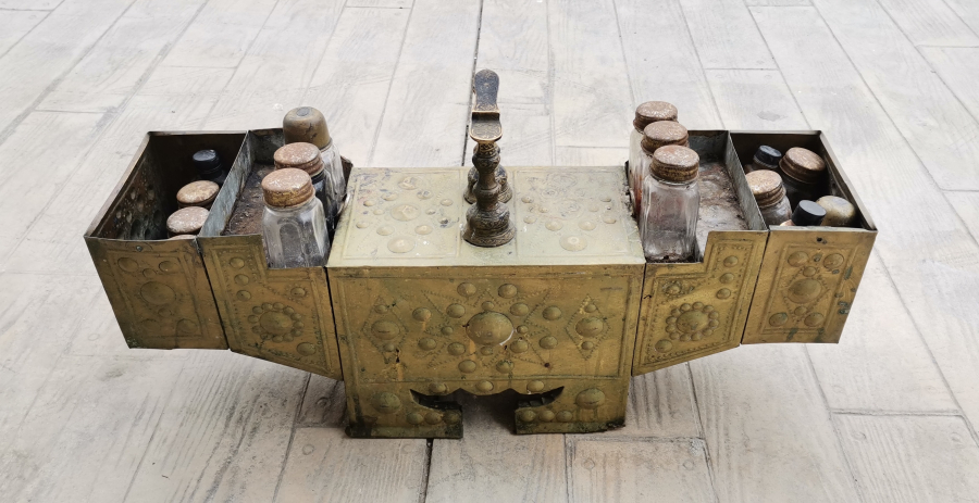 BÜYÜK BOY ANTİKA BOYACI SANDIĞI