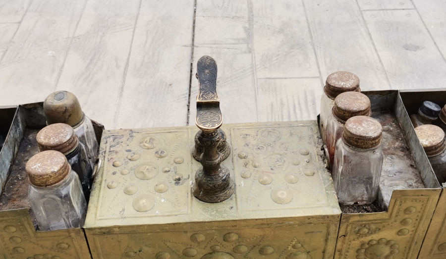 BÜYÜK BOY ANTİKA BOYACI SANDIĞI