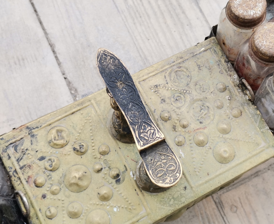 BÜYÜK BOY ANTİKA BOYACI SANDIĞI