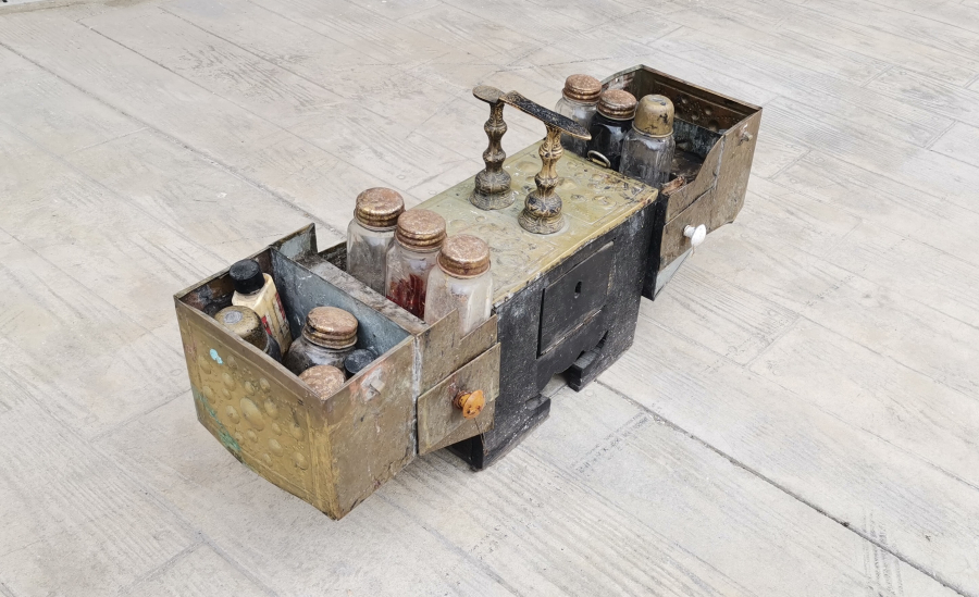 BÜYÜK BOY ANTİKA BOYACI SANDIĞI