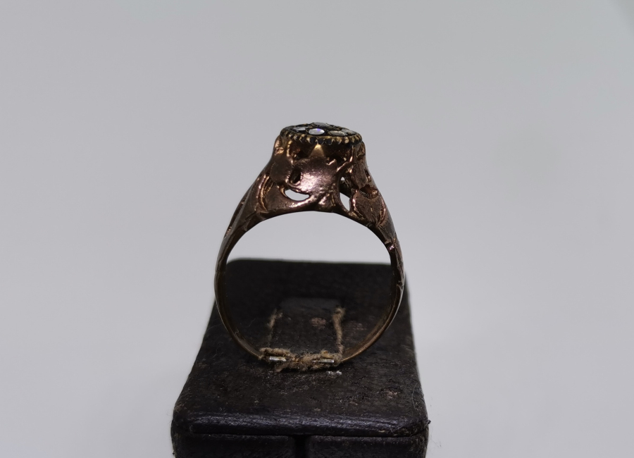 ELMAS TAŞLI DİVANHANE ÇİVİSİ MODELİ YÜZÜK