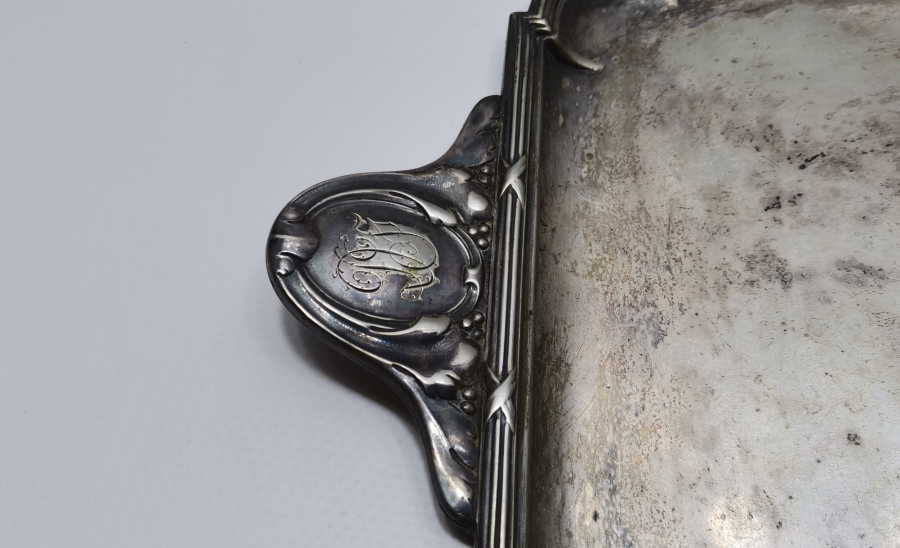 İNİSİYALLİ GÜMÜŞ KAPLAMA ANTİKA SOFRA FARAŞI