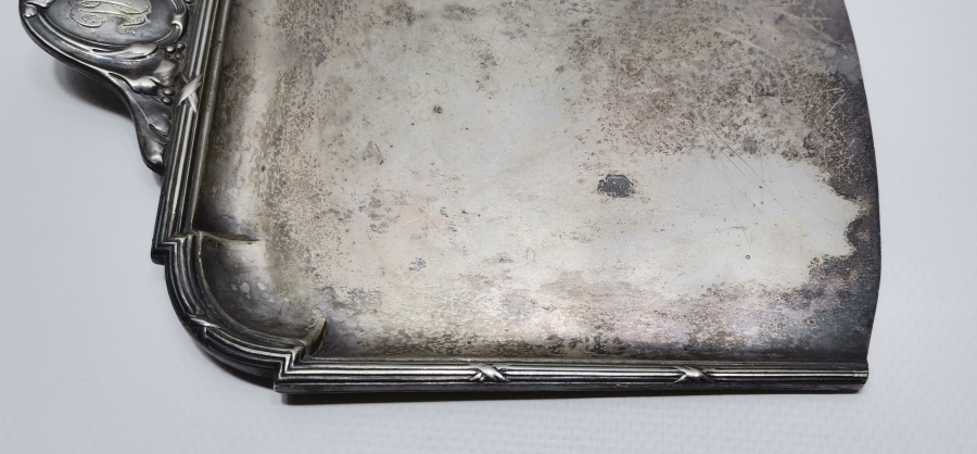 İNİSİYALLİ GÜMÜŞ KAPLAMA ANTİKA SOFRA FARAŞI