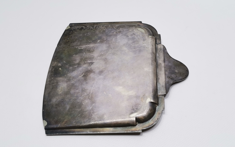 İNİSİYALLİ GÜMÜŞ KAPLAMA ANTİKA SOFRA FARAŞI